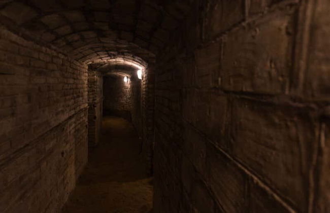 Visite de l'abri anti-aérien n°4 et des zones de la guerre civile - Photo 2