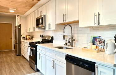 Downtown 2B2B Business Apartment - Walk to Convention Center & PPAC - Foto 1