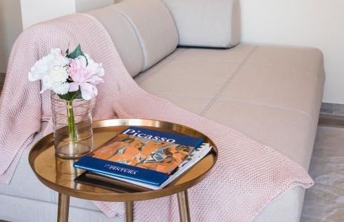 Malaga Centre Apartment with Parking - Photo 9