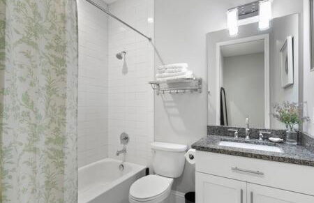 NEW! Canopy Cove, Luxury Downtown Apartment Near Main St - Foto 16