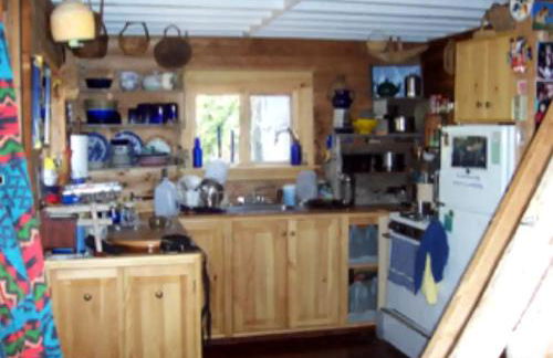 Eco-Friendly Peaceful Cabin with Lofted Interior and Water Views in Maine - Foto 10