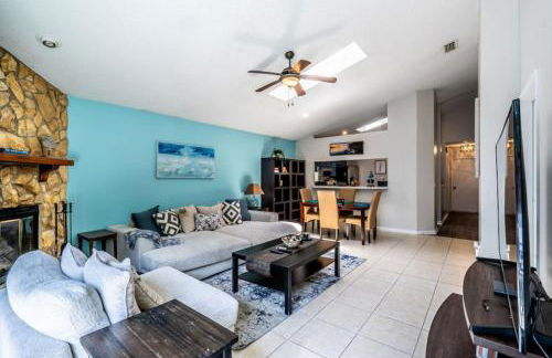 Beach Retreat with Backyard Flair and Yard Games - Foto 19