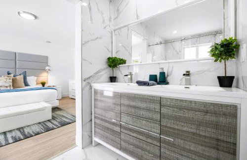 Spectacular Miami- Htd Pool,5 Bdrooms ,MiniGolf, Playground, Baby Items, BBQ - Photo 52