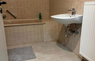 Wohnung mit Küche, Fernseher, WLAN und Parkplatz - Brian - Foto 17