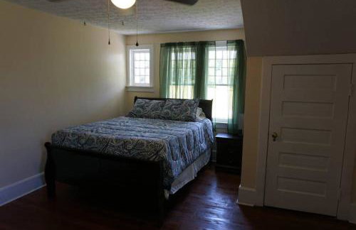 Renovated 1928 bungalow on a former asylum campus - Foto 33