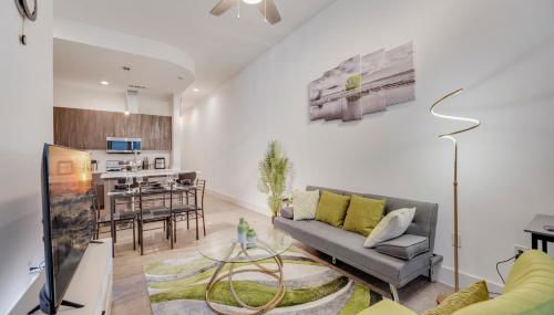 Snappy loft style 2BR I Gym I Parking I Workspace - Photo 3, minibar