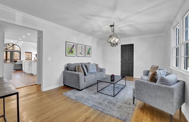 Chamblee Retreat 3BR Home w Spacious Porch - Foto 2