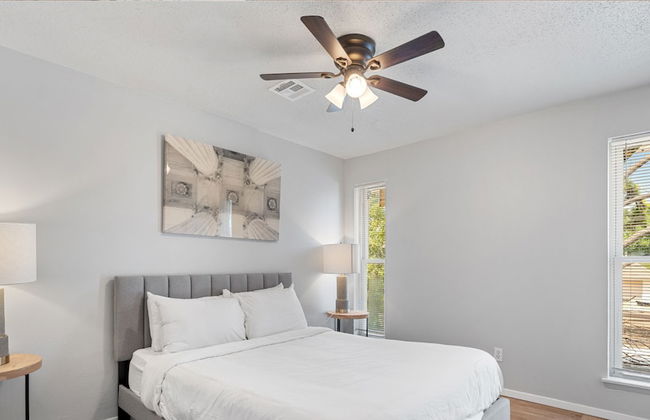 Spacious Retreat 8 Bedroom River - Photo 23