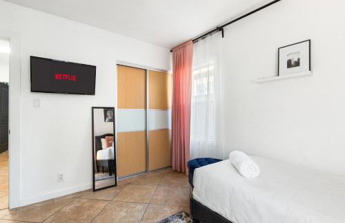 Modern Oasis with Pool & Jacuzzi near Universal Studios - Foto 16