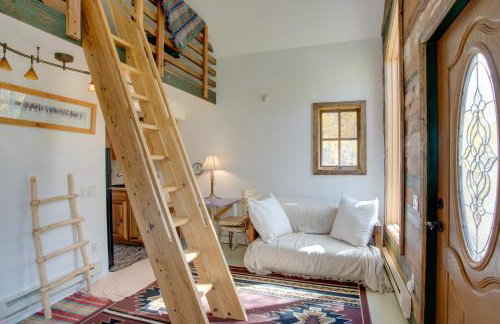 Colorful Cabin w/ Teepee, Fire Pits & Mtn Views! - Foto 4