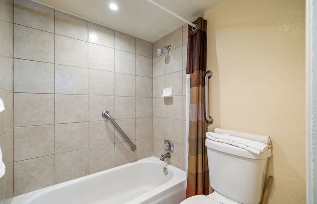 Roundhouse Resort - Photo 45