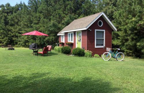 Serene Tiny House with a Big Charm for Glamping in Virginia - Photo 32