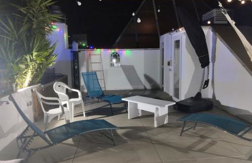 Atico of 3 rooms, total 130m² just for you with a 60 m² terrace, swimming pool, mountain and marina view. - Photo 19