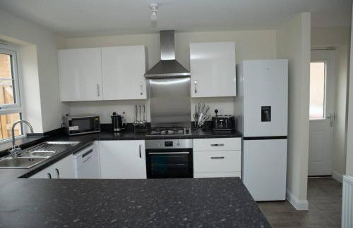 5 Swiftsure - Stunning 4 Bed Home, free parking - Foto 13