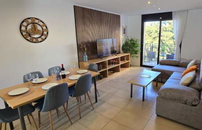 NEXTHOME City Center & Pool - Foto 1