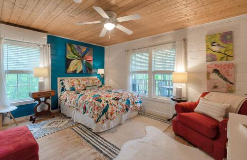 Riverfront Cabin in Crumpler-- Sleeps 6, 30 Mins to West Jefferson - Foto 9