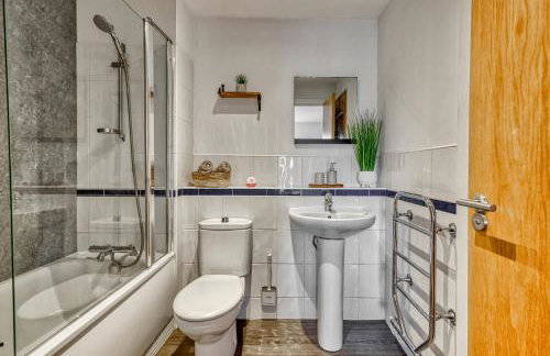 Cosy Central 2-Bed Flat City View & Parking - Foto 15