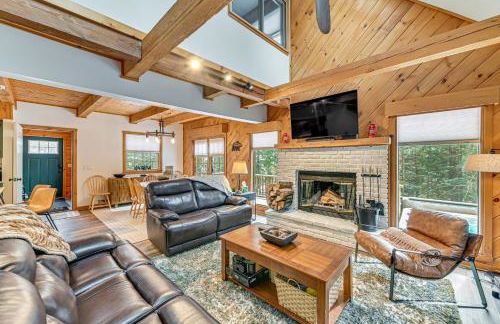 8 Mi to Mt Snow Cozy Bear Cabin with Hot Tub! - Foto 6