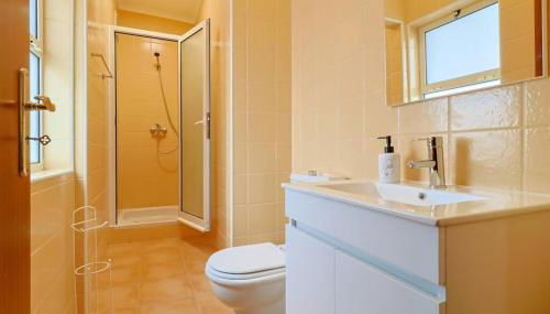 Azores Surf Center House - Photo 5