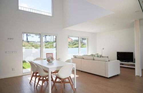 Aroeira Villa w/ Pool near Beach, By TimeCooler - Foto 34