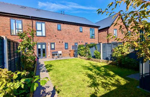 Spacious and Modern Entire Home with Garden - Foto 26