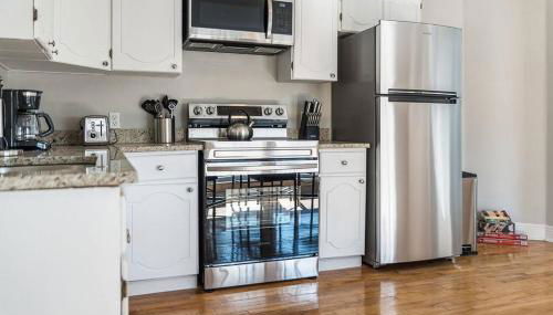 Old Dauphin Way Historic Home - Unit 3 - Photo 3