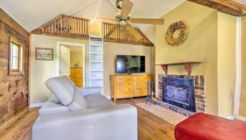 Charming Farm Cottage with Fire Pit and Grill! - Foto 5