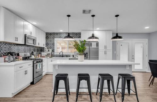 Sunny Simi Valley Valley 4BR 3BR LTR Modern Home Dedicated Work Place High Speed internet - Foto 1