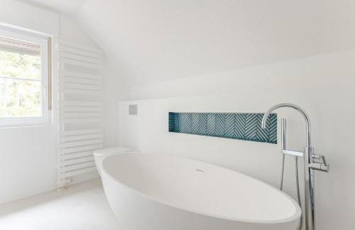 Idyllisches, neu renoviertes Haus mit Steg am See - Photo 21