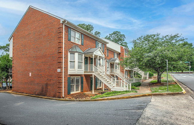 Five Points Dawg Crib On Campus - Foto 17