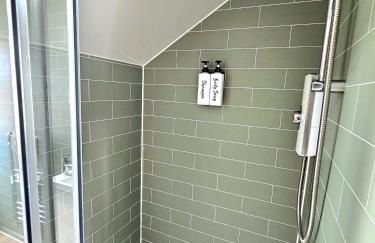 Newly Renovated Gem - Free Parking & Modern Comfort - Foto 51