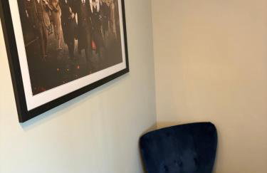 Skyline Loft - Modern Private King Room with Ensuite - Photo 8