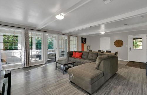 Piney Woods I Ping Pong I By SHSU I TV I Sleeps 11 - Foto 15