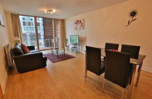 iSTAY APARTMENTS at VIZION - Fully Equipped Modern Serviced Apartments with Balconies, Superfast Broadband, Free Allocated Parking Space, 24h Security, Rooftop Gardens, Located in Central MK - Photo 39