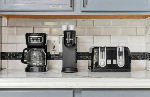 Poolside Cocoa Oasis w/ Tiki Bar! - Foto 10