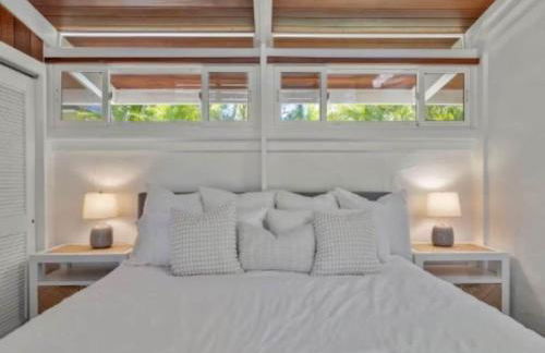 Stunning Lanikai Home just steps to the Ocean-Authentic Hawaiian Tropical Charm - Photo 17