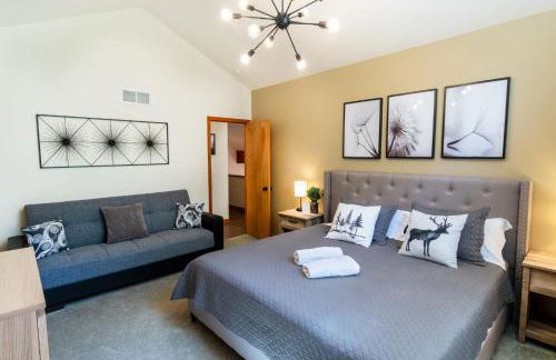 Serenity Falls - Stylish 4Bdr Mountain Retreat, Hot Tub, Pool - Foto 17