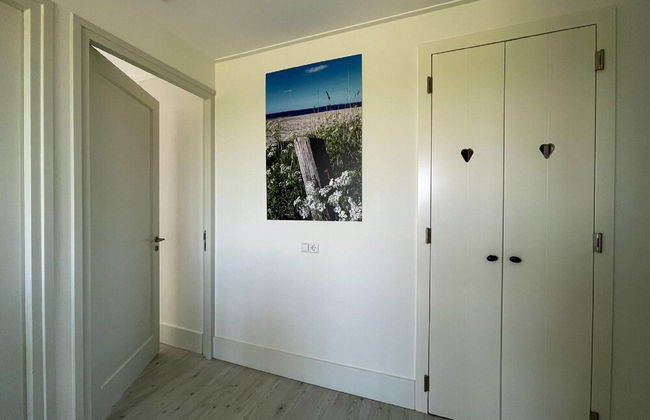 Villa by the Water With Sauna and Terrace - Foto 19