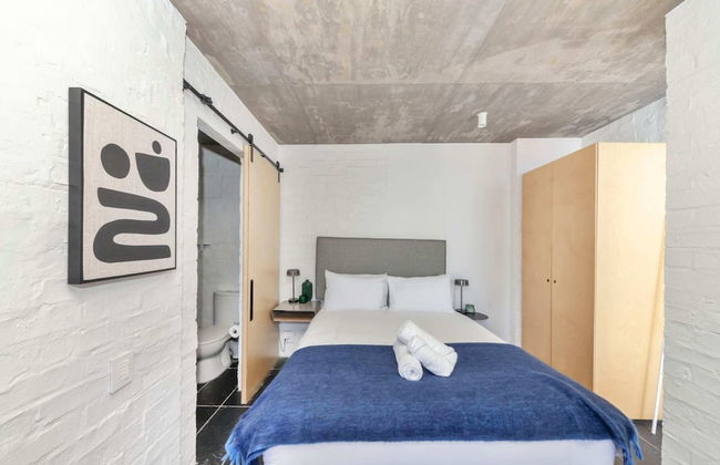 Seaside Studio Apartment, 9 Mins to Queens Beach! - Photo 2