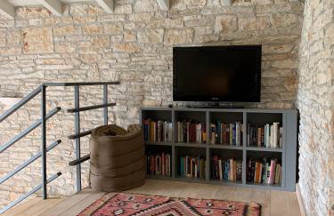 Beautiful restored farmhouse with private pool and gardens - Foto 46