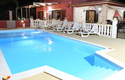 Villa Radiosa In Sicily with private fenced pool, Please read, leggete, HOST INFO for correct cost - Foto 25