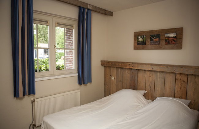 Detached Bungalow with Decorative Fireplace near Veluwe - Foto 14