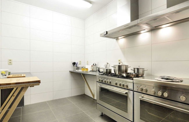 Walk Luxury Stay With Pool - Photo 14