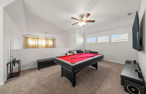 Luxurious 4-Bed Home with Pool Table & Nearby Pool - Foto 30