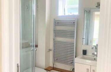 Delightful Ely house Bright and warm with cathedral view - Photo 13