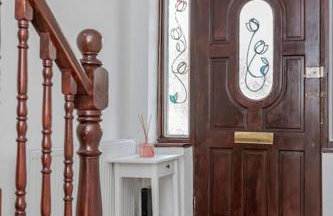 Lovely 4 Bedrooms House Near Romford Station With Parking - Foto 12