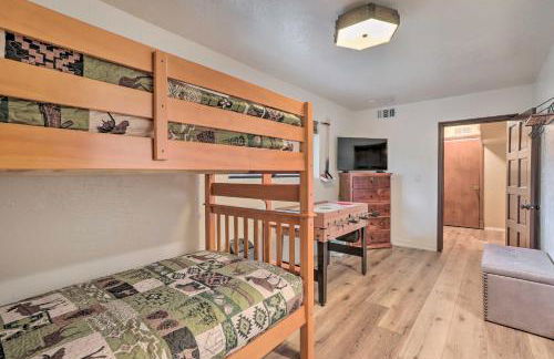 Woodsy Twin Peaks Getaway with Hot Tub and Views! - Foto 18