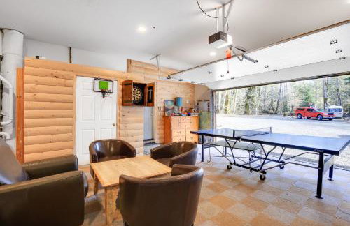 Peaceful Rhododendron Cabin with Fire Pit and Hot Tub! - Foto 22
