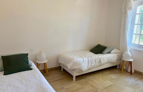 Nouveauté Villa pour 10 Personnes avec Piscine, Pétanque au Coeur des Oliviers de Provence - Foto 8