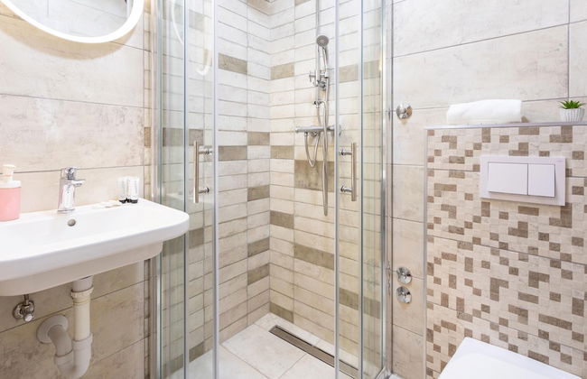 Spacious Studio Near City Center - Foto 8